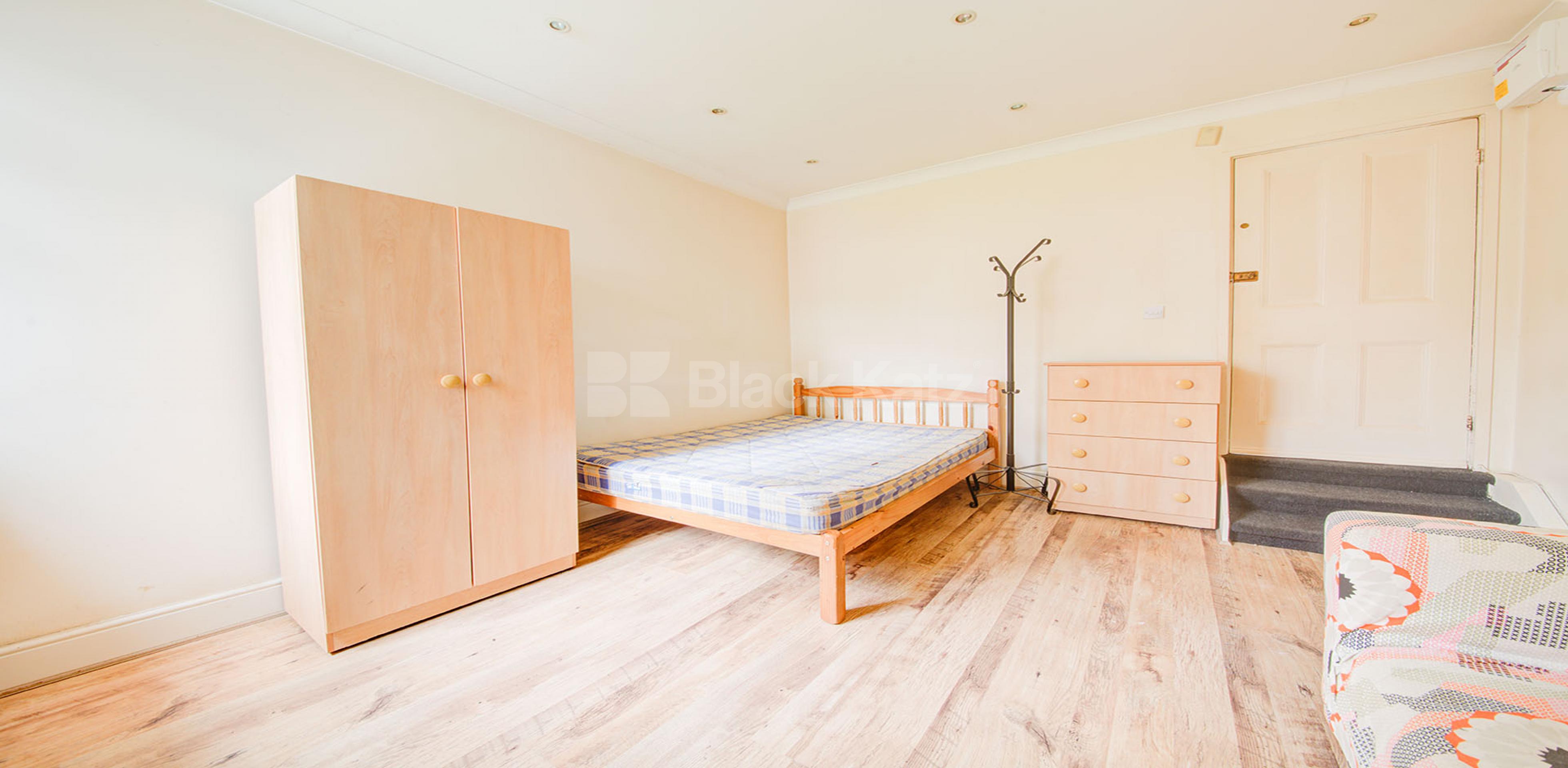 			Fantastic Studio Flat In Crouch End , Studio Apartment, 1 bath, 1 reception Studio			 Coleridge Road, Crouch End N8